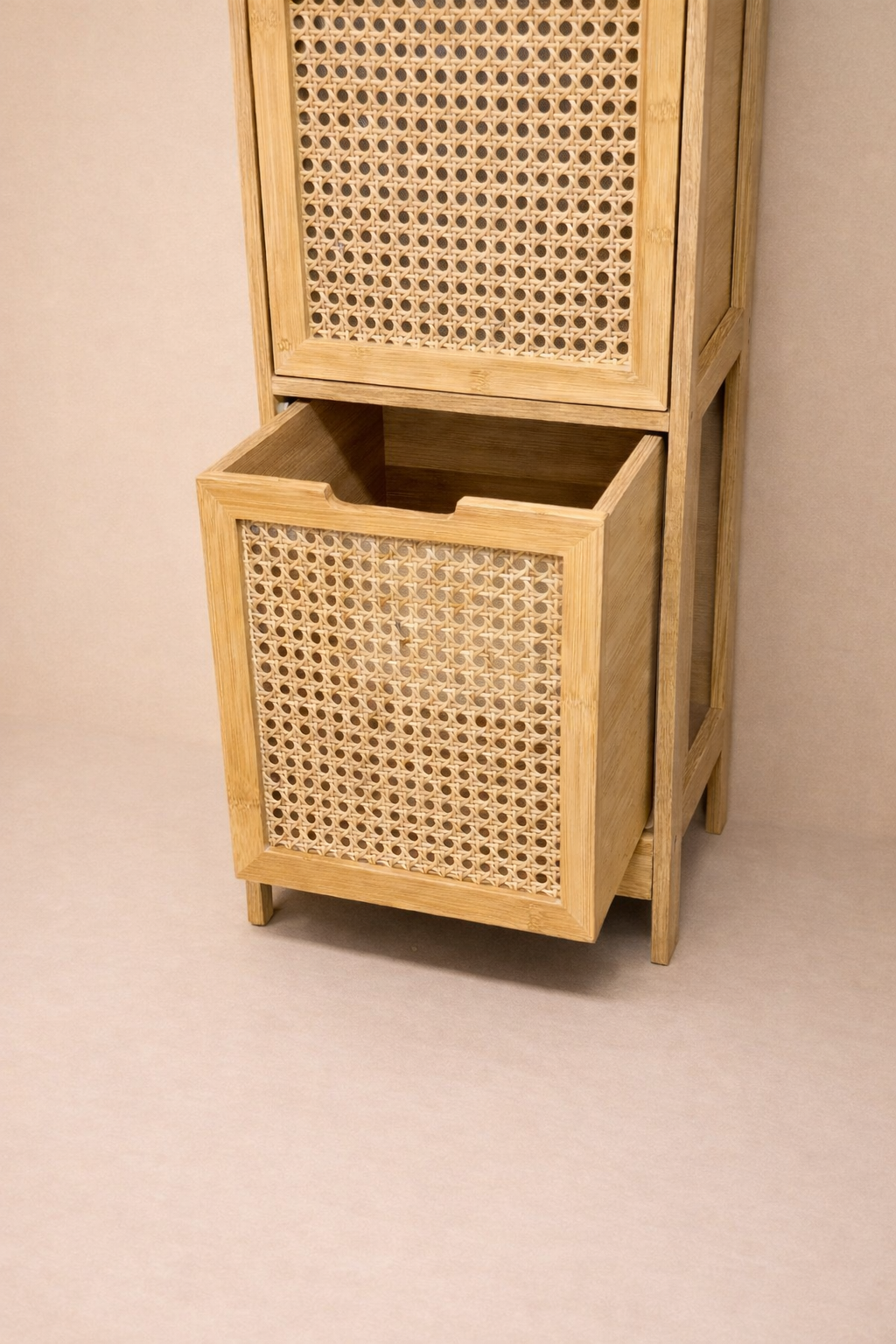 Ahşap Rattan Tasarım 2 Çekmeceli Dolap